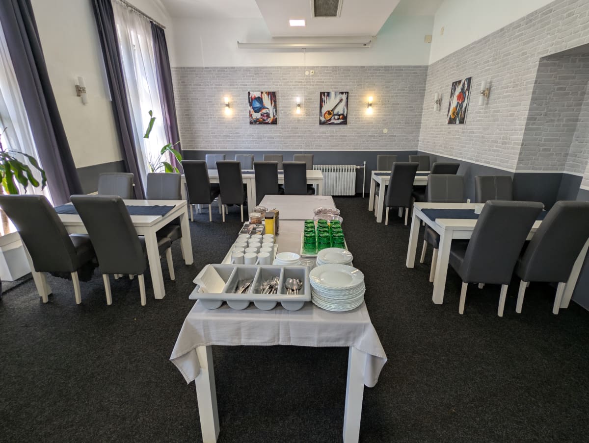 Detalj blagovaonice Hostel Levicki — Slavonski Brod